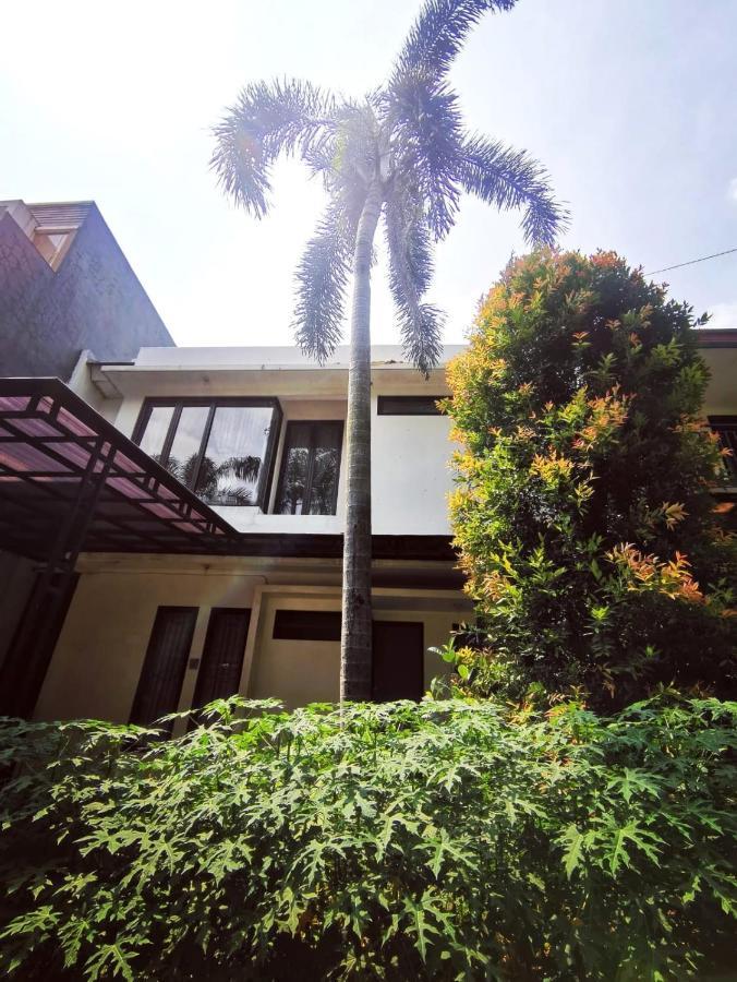 4-Bedroom Home In South Jakarta Nuansa Swadarma Residence By Le Ciel Hospitality Exterior foto