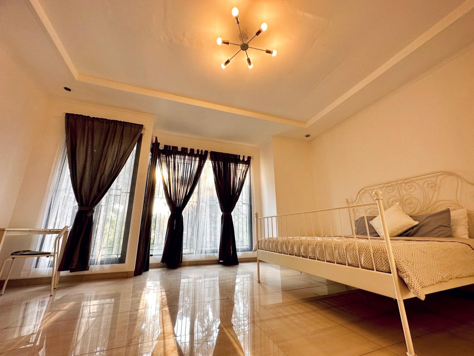 4-Bedroom Home In South Jakarta Nuansa Swadarma Residence By Le Ciel Hospitality Exterior foto