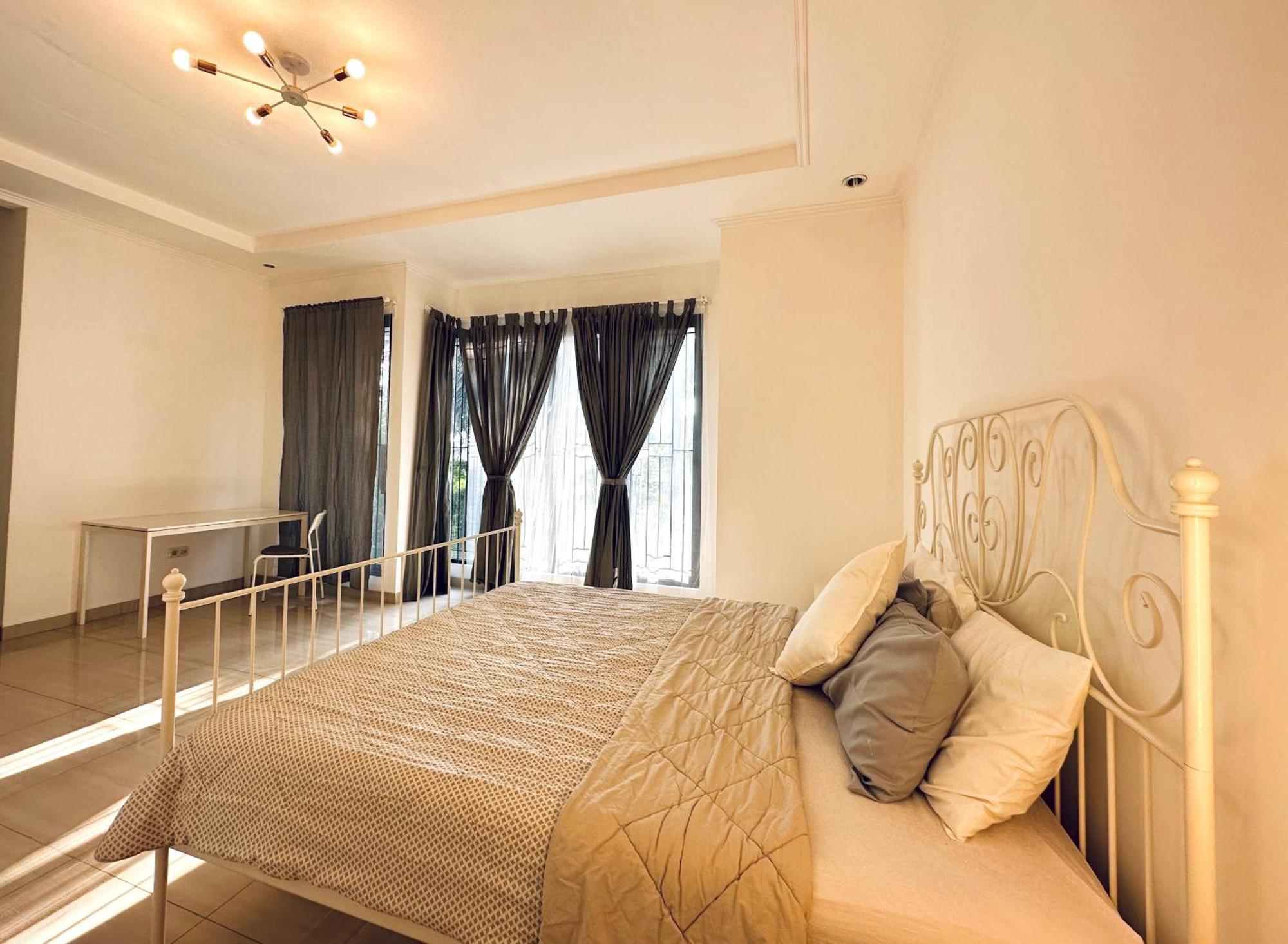 4-Bedroom Home In South Jakarta Nuansa Swadarma Residence By Le Ciel Hospitality Exterior foto