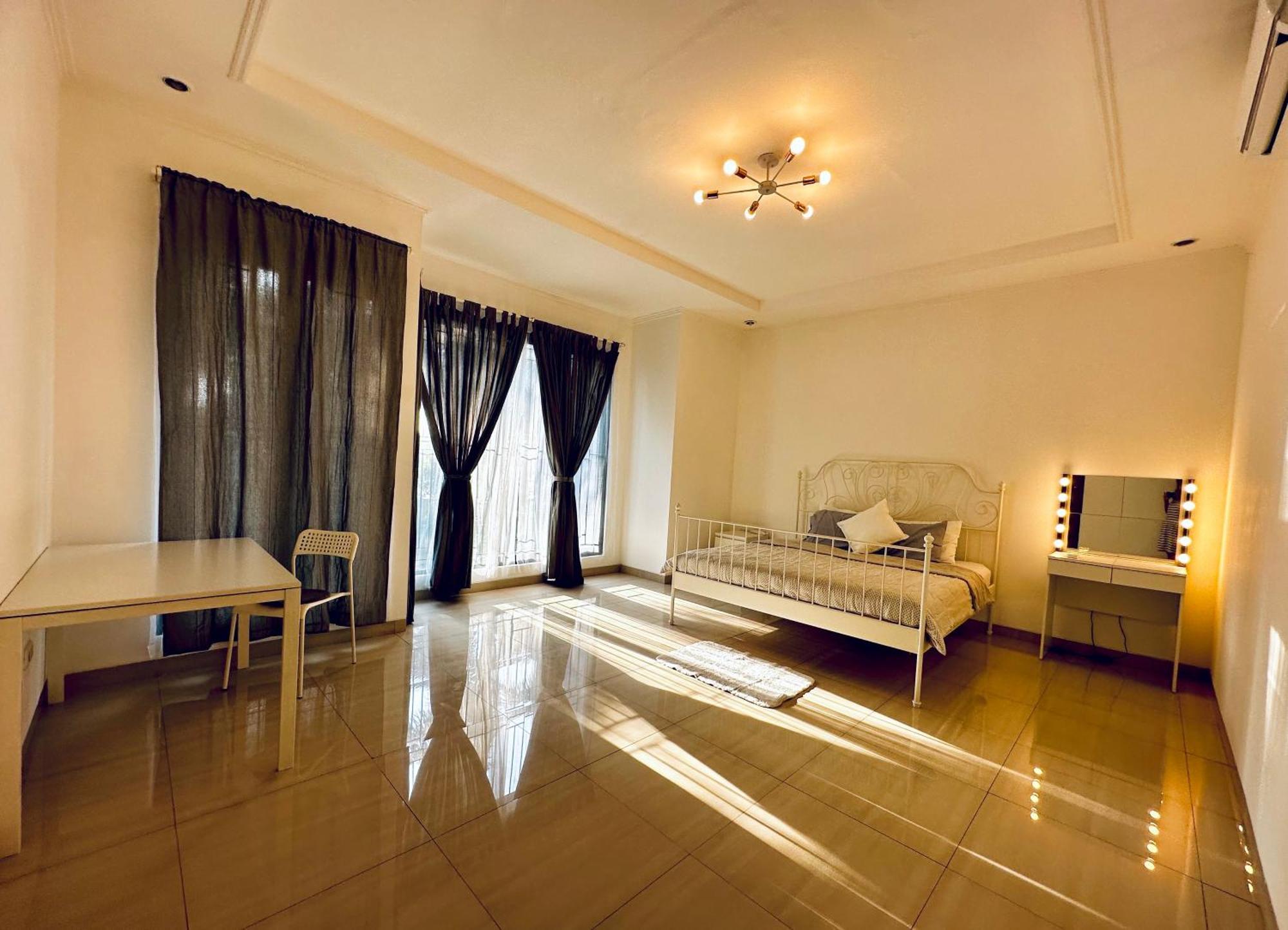 4-Bedroom Home In South Jakarta Nuansa Swadarma Residence By Le Ciel Hospitality Exterior foto