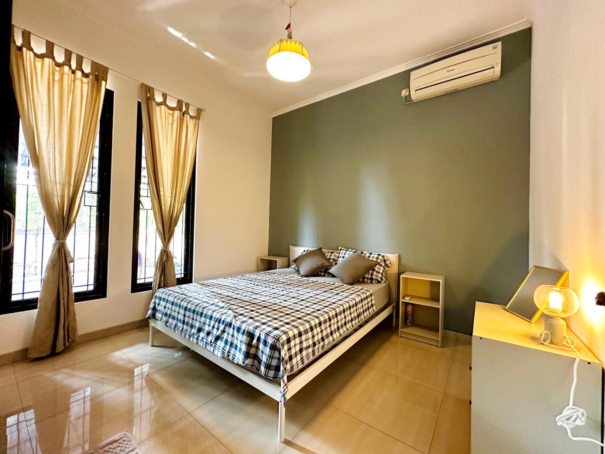 4-Bedroom Home In South Jakarta Nuansa Swadarma Residence By Le Ciel Hospitality Exterior foto